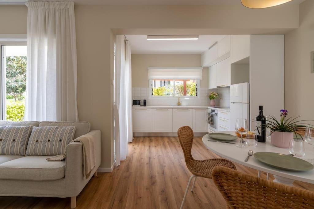 Cozy Nerina Cottage At Harbour Paphos Esterno foto